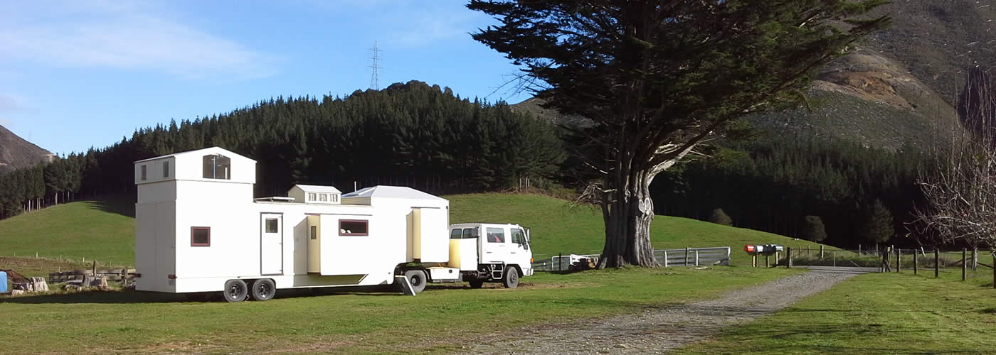 Header-Housetruck-SI Little Honeys on display